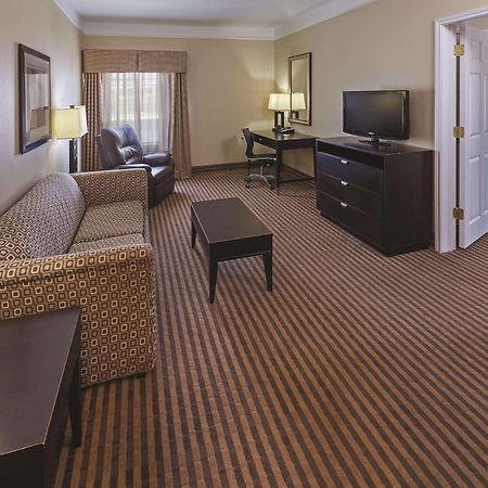 La Quinta By Wyndham Livingston Hotel Bagian luar foto