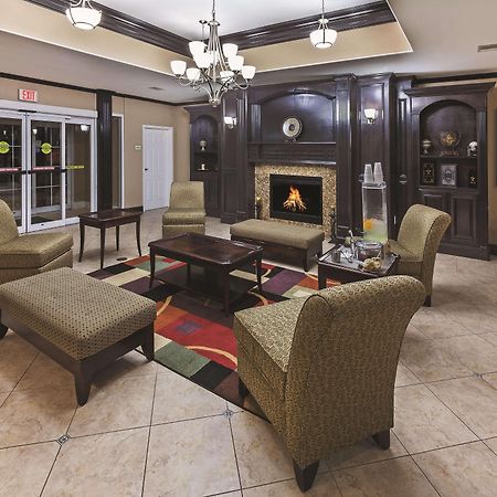 La Quinta By Wyndham Livingston Hotel Bagian luar foto