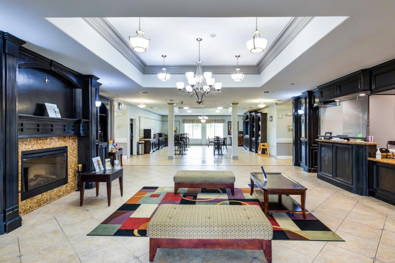 La Quinta By Wyndham Livingston Hotel Bagian luar foto