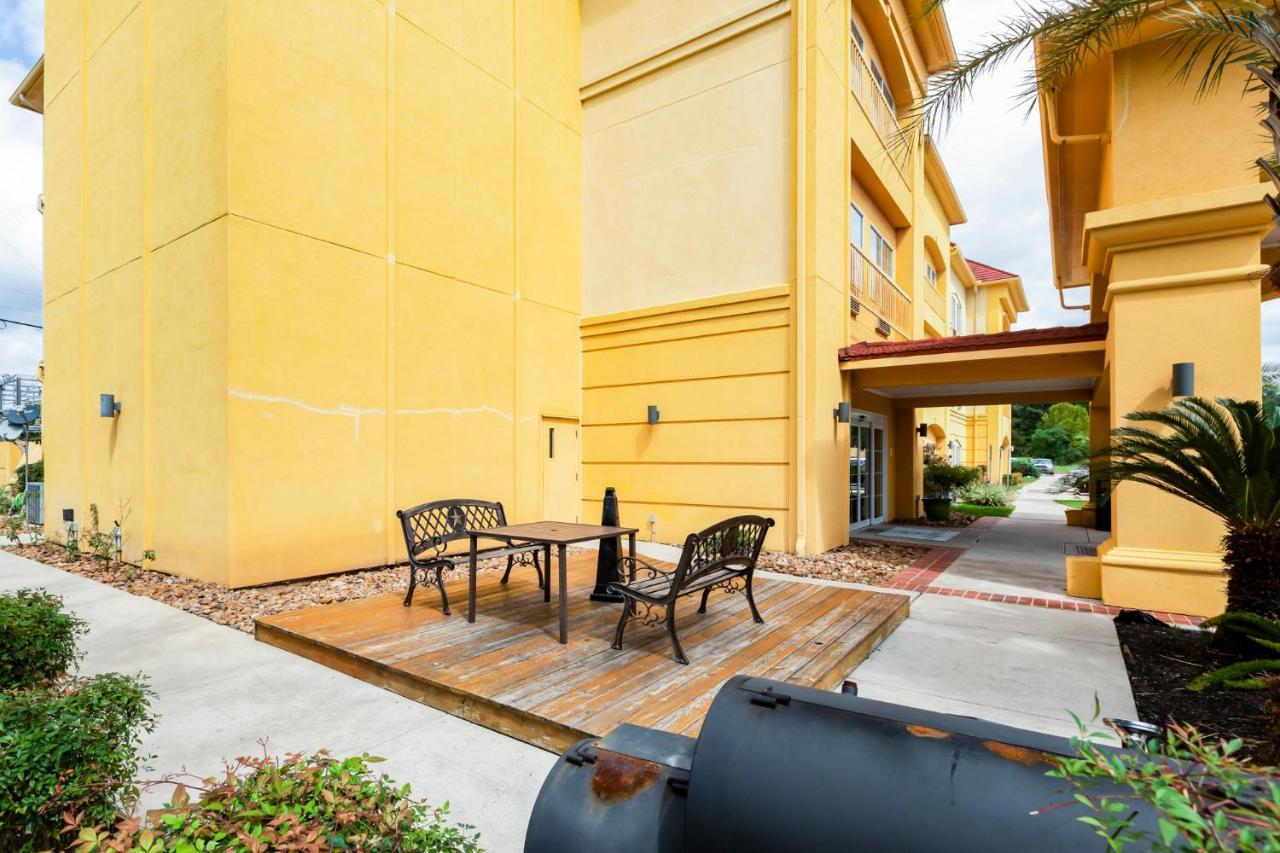 La Quinta By Wyndham Livingston Hotel Bagian luar foto