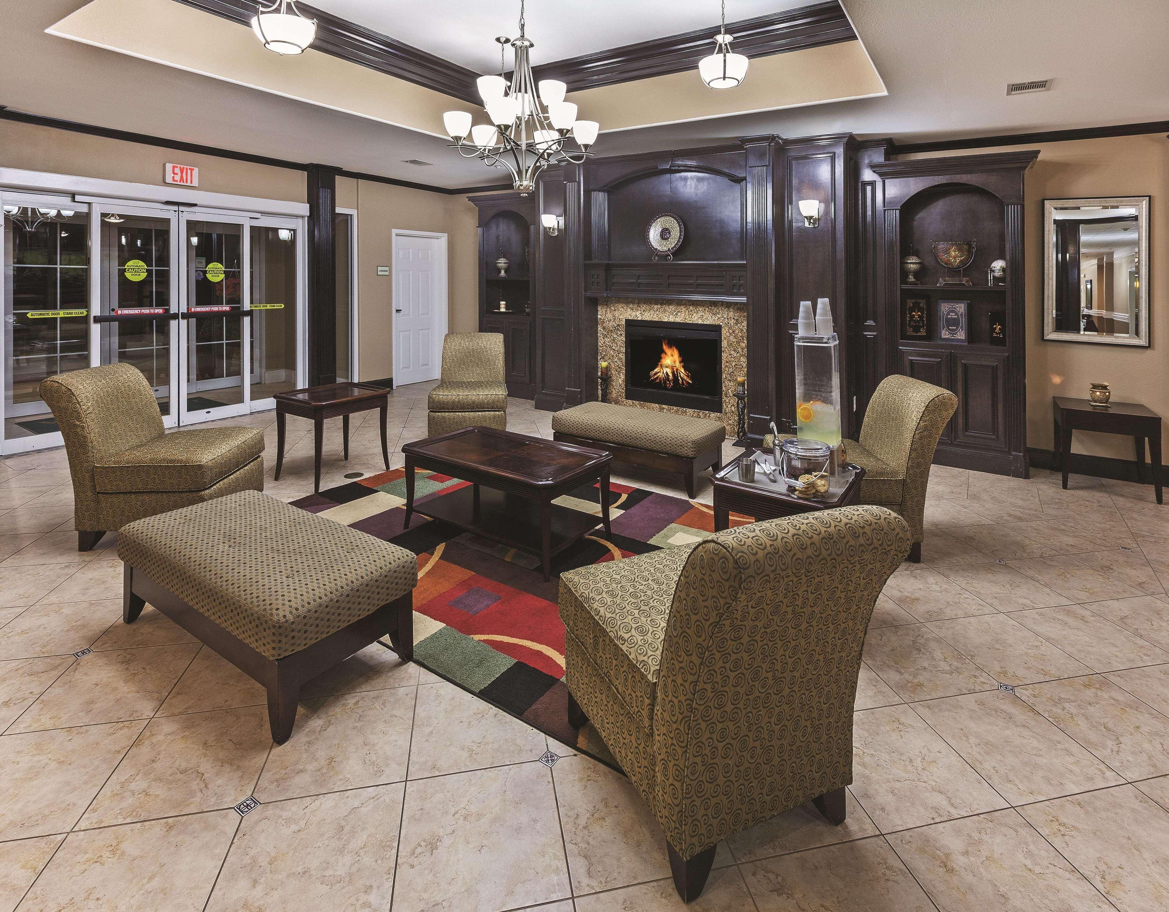 La Quinta By Wyndham Livingston Hotel Bagian luar foto