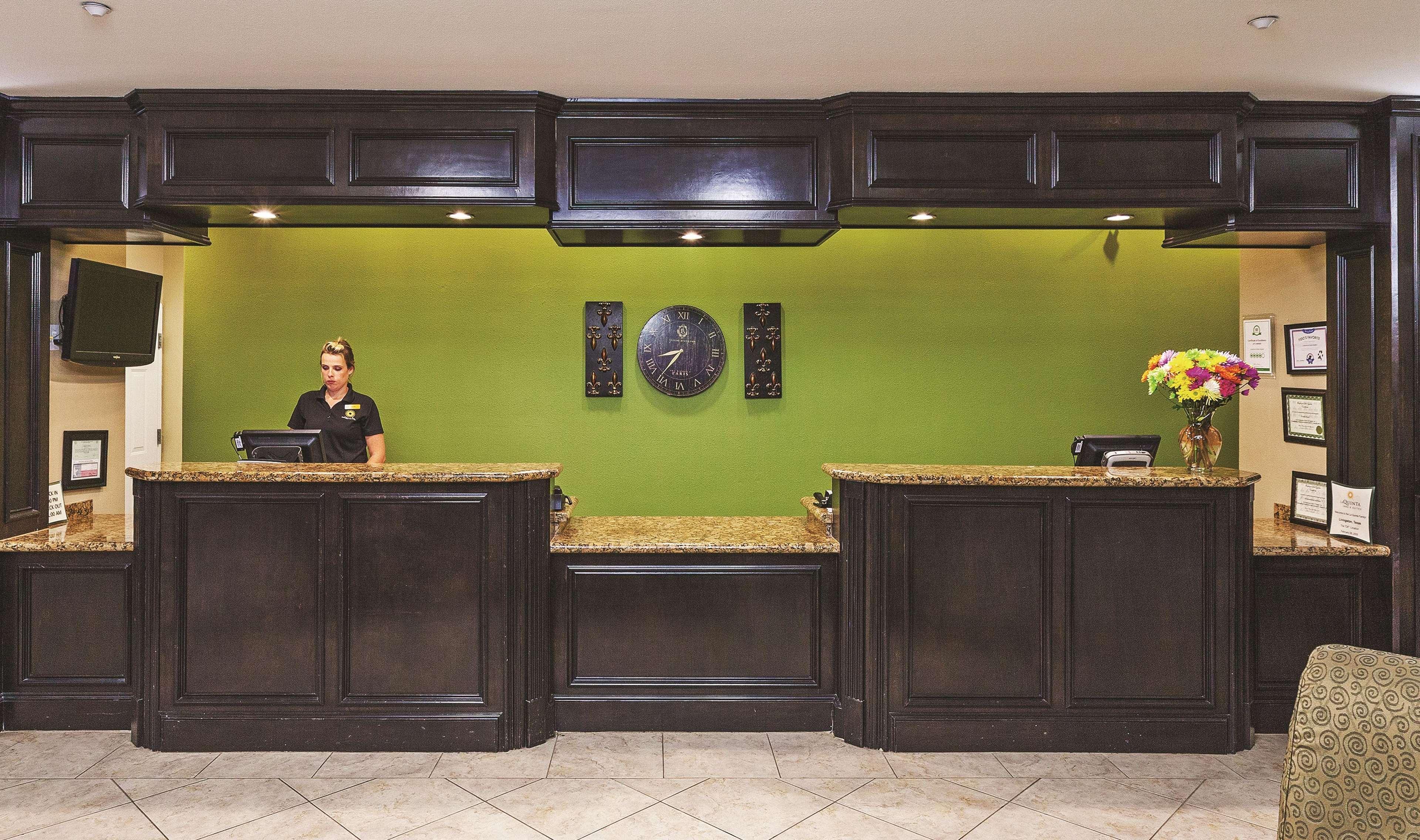 La Quinta By Wyndham Livingston Hotel Bagian luar foto