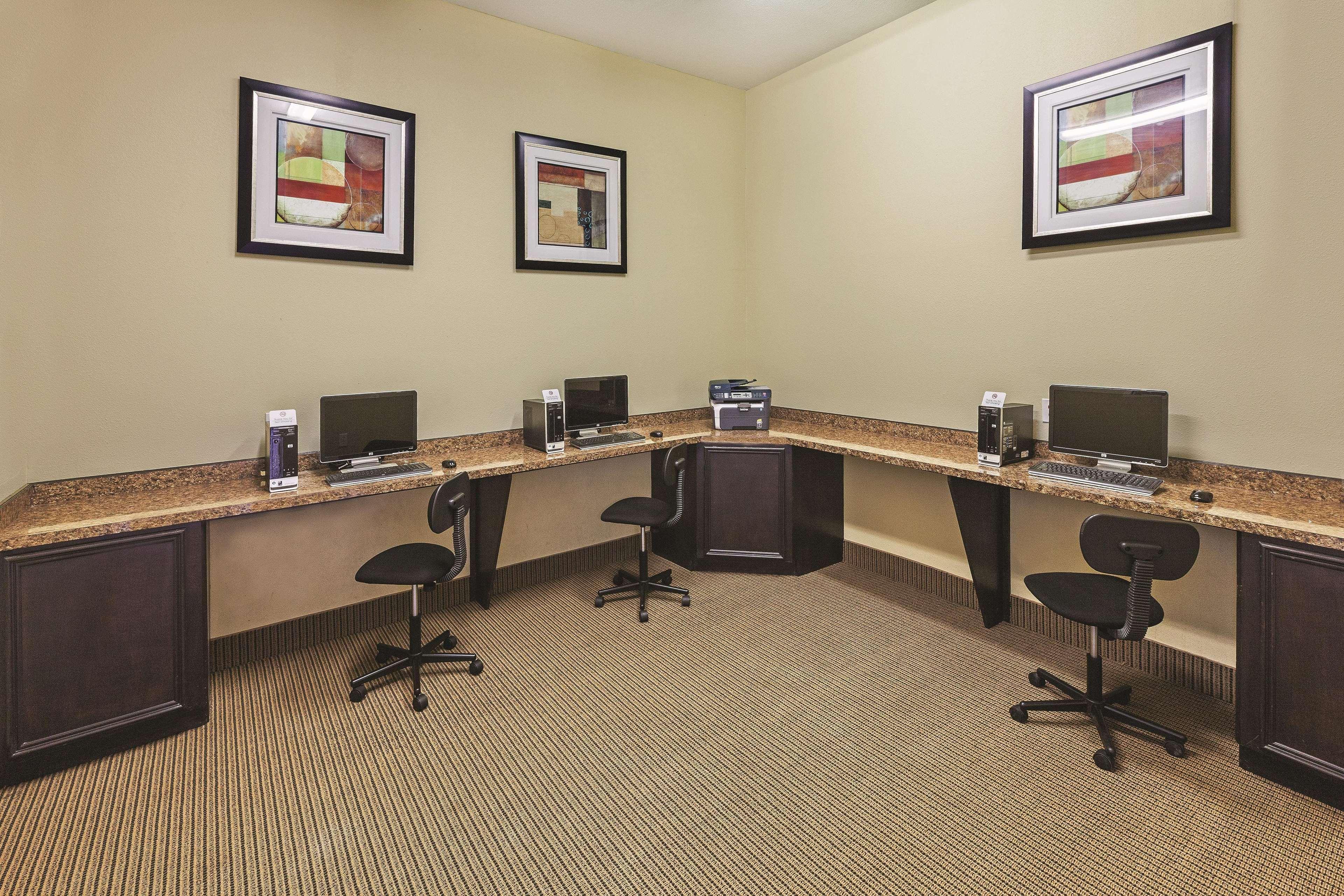 La Quinta By Wyndham Livingston Hotel Bagian luar foto