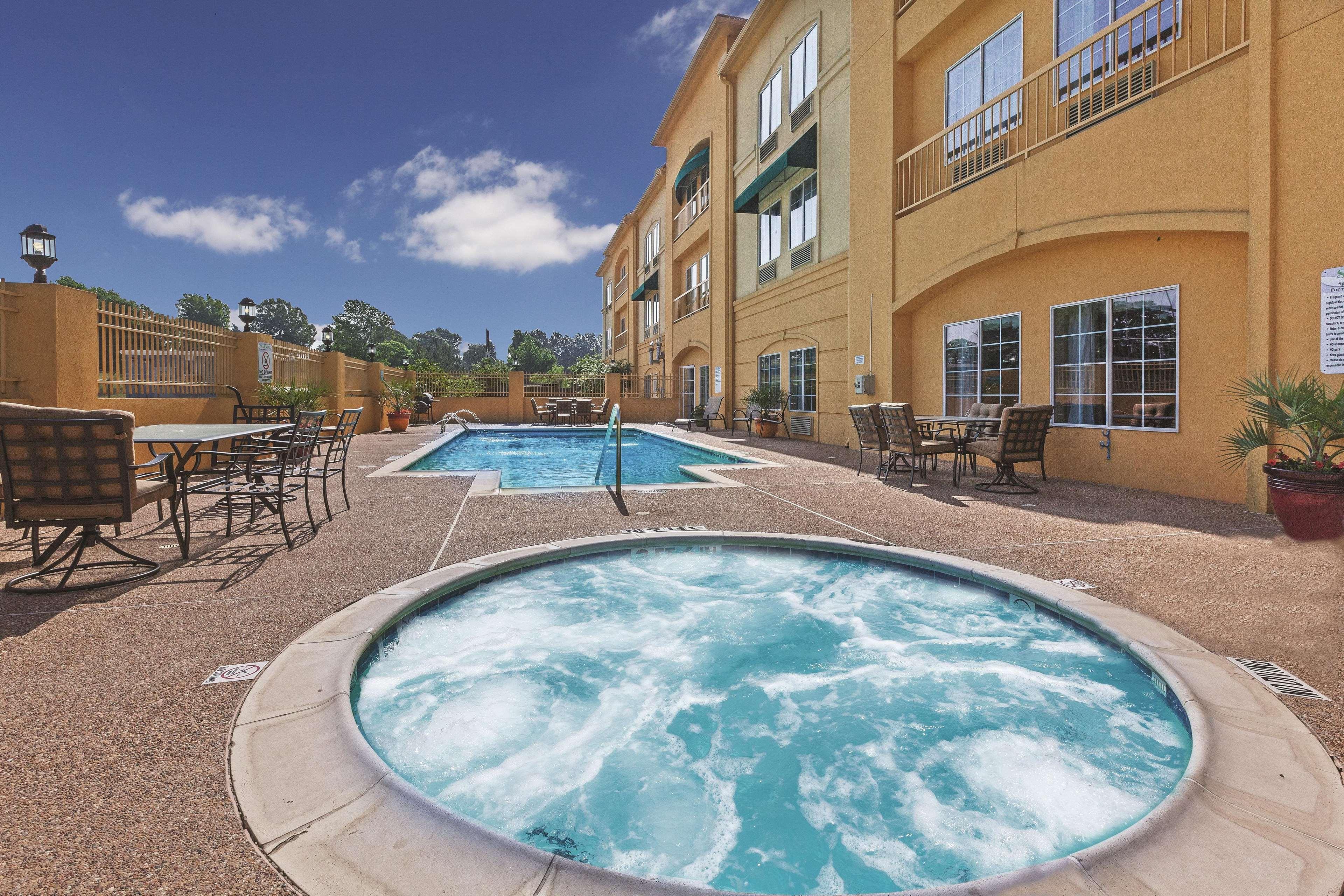 La Quinta By Wyndham Livingston Hotel Bagian luar foto