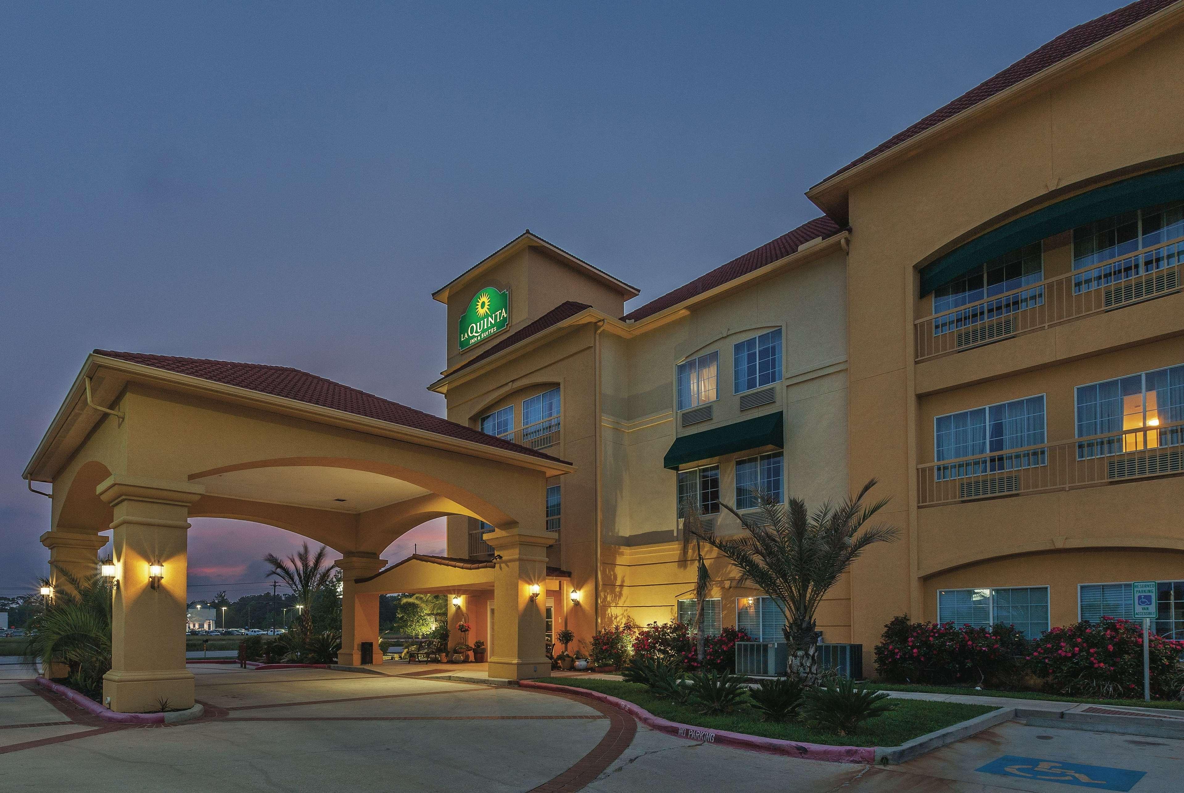 La Quinta By Wyndham Livingston Hotel Bagian luar foto