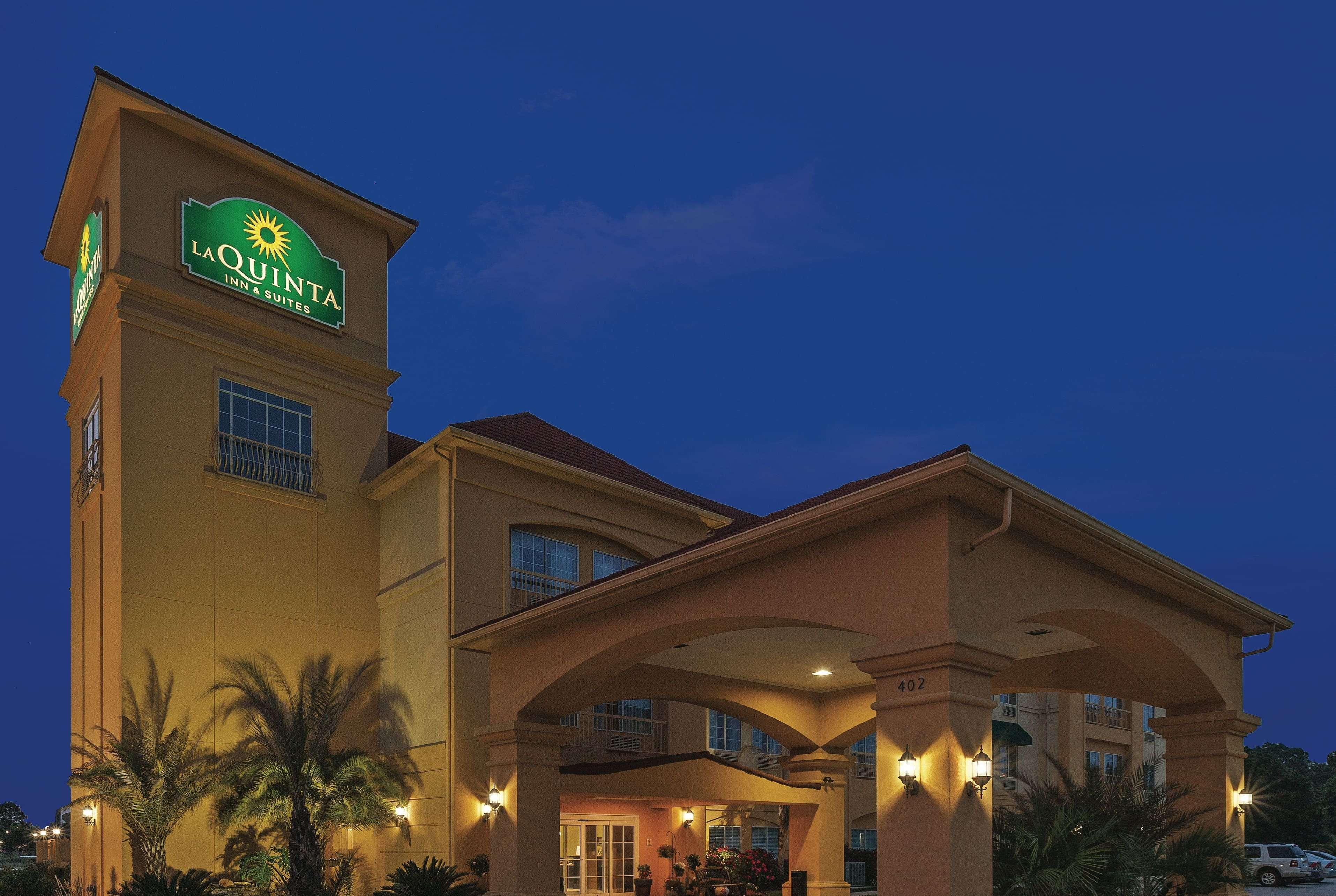 La Quinta By Wyndham Livingston Hotel Bagian luar foto